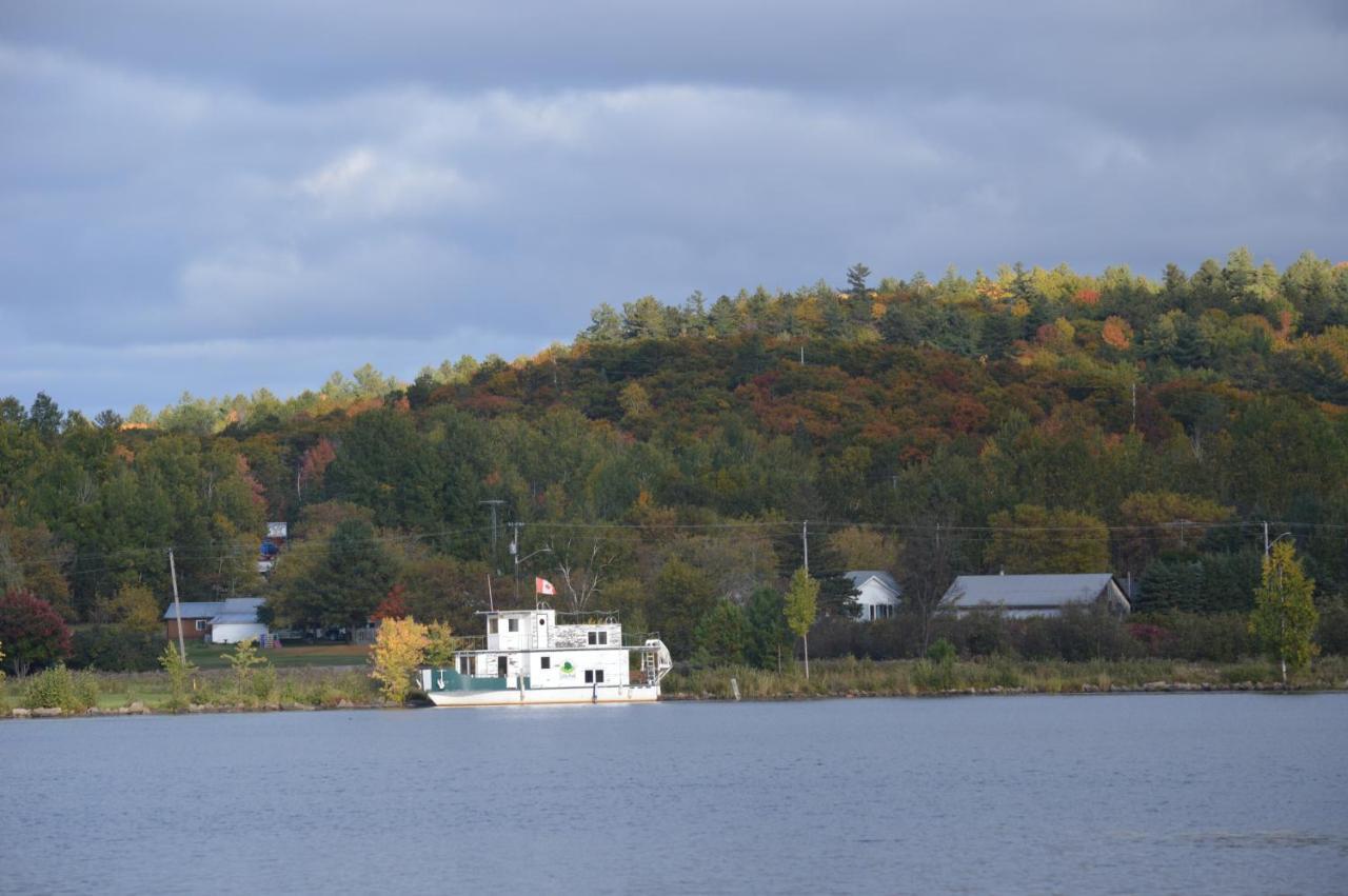 Pinewood Inn Barrys Bay Luaran gambar